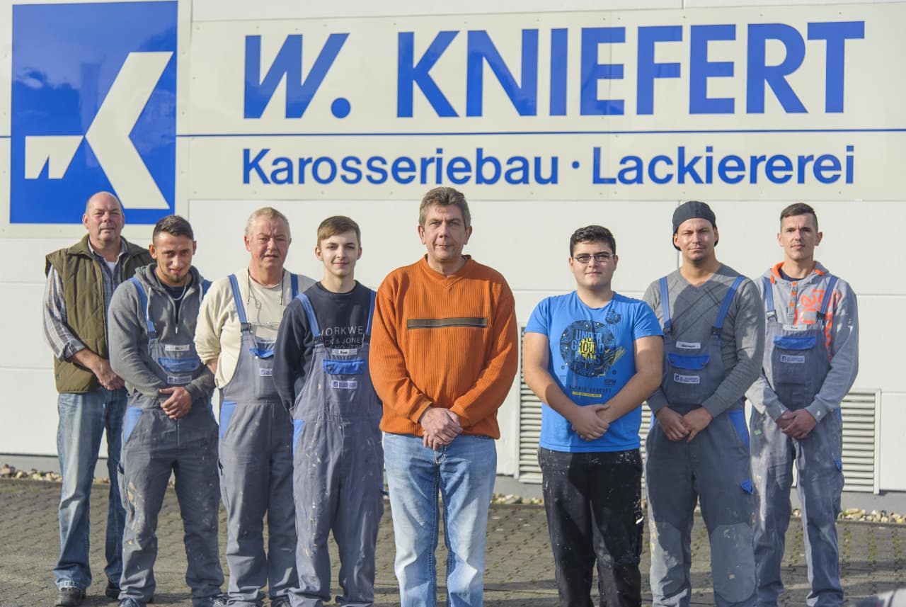Team von Autolackiererei und Karosseriebau Kniefert